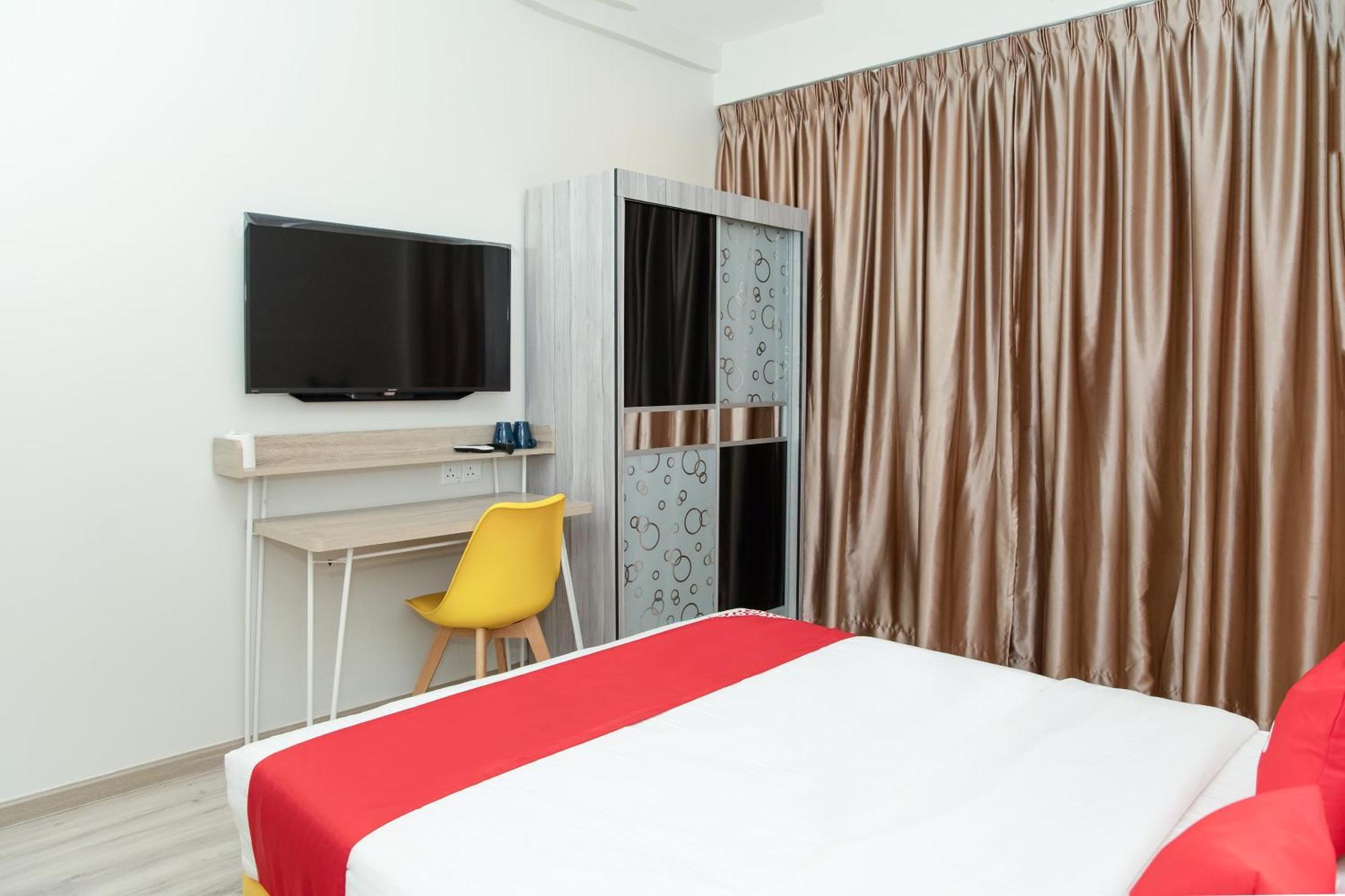 Capital O 90406 Mirani Hotel 암팡 외부 사진
