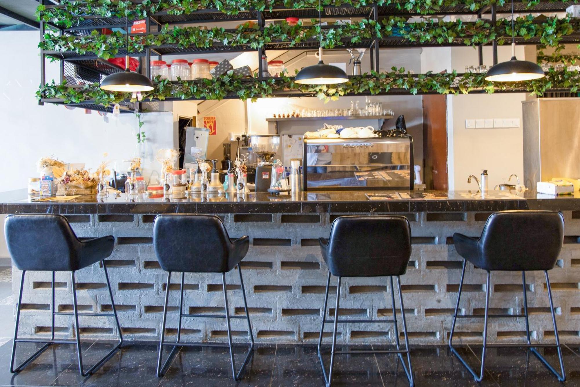 Capital O 90406 Mirani Hotel 암팡 외부 사진